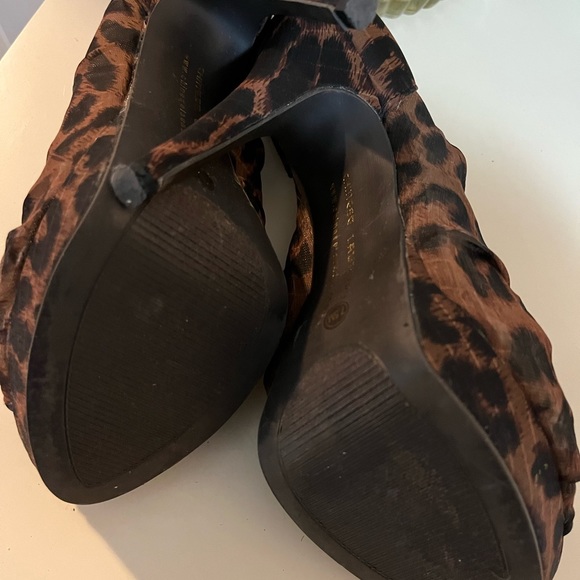 Chinese Laundry 🐆 Leopard Booties - Picture 2 of 5